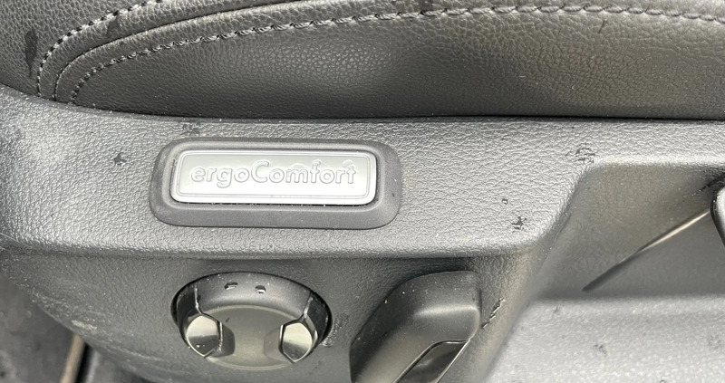 Volkswagen Passat cena 64900 przebieg: 205000, rok produkcji 2019 z Hajnówka małe 254